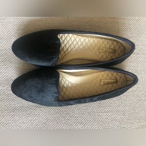 Birdies worn by Meghan Markle. The Blackbird loafer slipper flat. Black 9